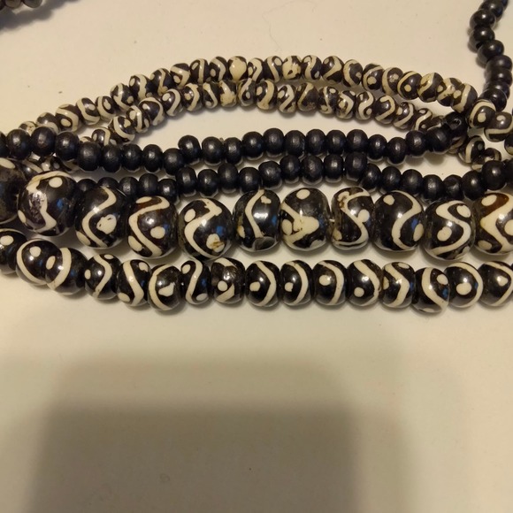 Iris Apfel & Bajalia Silver Toned Metal & Black/White Chunky Statement Necklace - Picture 9 of 11